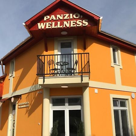 מלון Kiszombor To- Party Panorama Panzio & Wellness מראה חיצוני תמונה